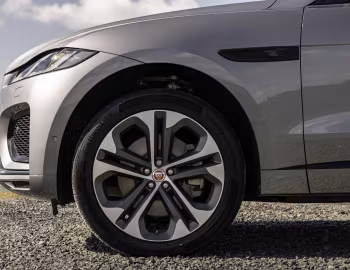 Jaguar F-Pace P400e R-Dynamic AWD [UK-spec] '2020–pr.