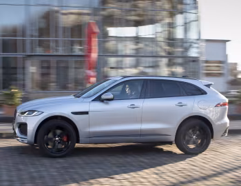 Jaguar F-Pace P400e R-Dynamic AWD [Worldwide] '2020–pr.