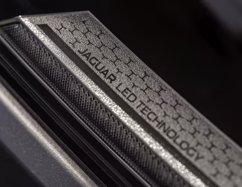 Jaguar F-Pace P400e R-Dynamic AWD [UK-spec] '2020–pr.