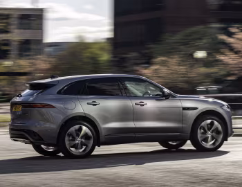 Jaguar F-Pace P400e R-Dynamic AWD [UK-spec] '2020–pr.