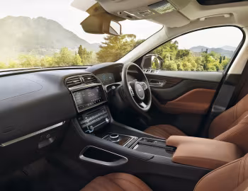 Interior Jaguar F-Pace 20d AWD Portfolio [UK-spec] '2016–20