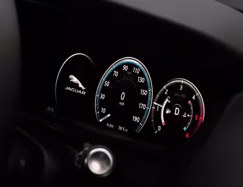 Torpedo Jaguar F-Pace 20d AWD Portfolio [UK-spec] '2016–20