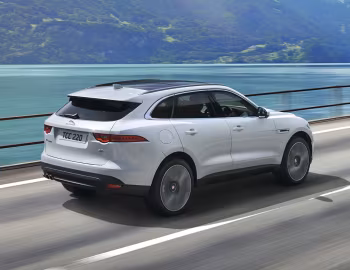 Jaguar F-Pace 20d AWD Portfolio [UK-spec] '2016–20