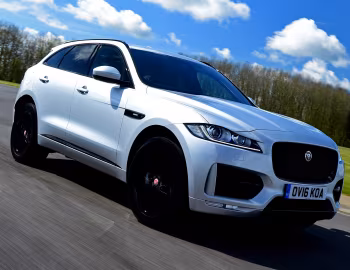 Jaguar F-Pace 20d AWD R-Sport [UK-spec] '2016–20