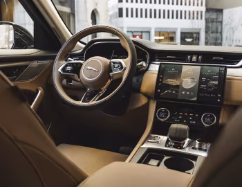 Interior 2021–pr. Jaguar F-Pace S [North America] '2021–pr.