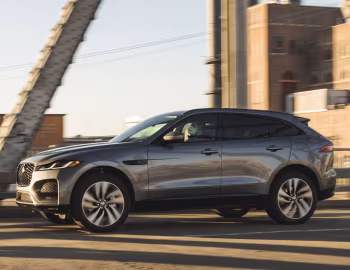 2021–pr. Jaguar F-Pace S [North America] '2021–pr.