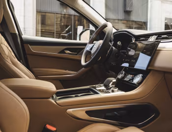 Interior 2021–pr. Jaguar F-Pace S [North America] '2021–pr.