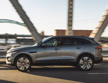 2021–pr. Jaguar F-Pace S [North America] '2021–pr.