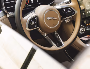 Interior 2021–pr. Jaguar F-Pace S [North America] '2021–pr.