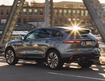 2021–pr. Jaguar F-Pace S [North America] '2021–pr.