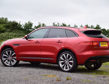 Jaguar F-Pace S 30d AWD [UK-spec] '2016–20