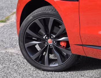 Jaguar F-Pace S 30t AWD Prestige [UK-spec] '2016–20