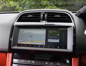 Interior Jaguar F-Pace SVR [UK-spec] '2019–21