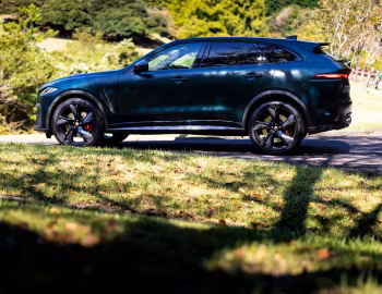 Jaguar F-Pace SVR [Japan] '2021–pr.