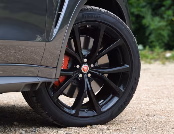 Jaguar F-Pace SVR [UK-spec] '2019–21