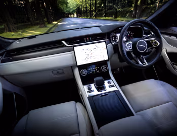 Panel frontal Jaguar F-Pace SVR [Japan] '2021–pr.