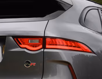 Jaguar F-Pace SVR [UK-spec] '2019–21