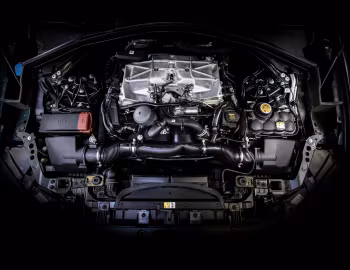 Bajo el capó Jaguar F-Pace SVR [Japan] '2021–pr.
