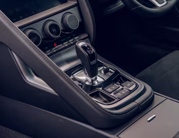 Interior Jaguar F-Type P450 R-Dynamic [UK-spec] '2020–24