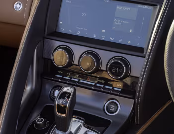 Interior Jaguar F-Type R Convertible [UK-spec] '2020–24