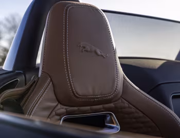Interior Jaguar F-Type R Convertible [UK-spec] '2020–24
