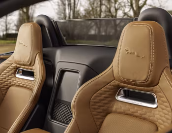 Interior Jaguar F-Type R Convertible [UK-spec] '2020–24