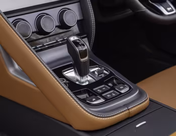 Interior Jaguar F-Type R Convertible [UK-spec] '2020–24