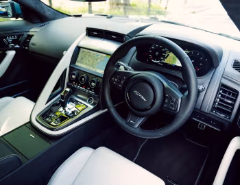 Interior Jaguar F-Type R Coupé [Japan] '2020–24
