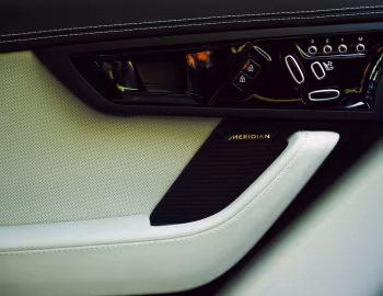 Interior Jaguar F-Type R Coupé [Japan] '2020–24