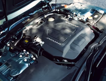 Bajo el capó Jaguar F-Type R Coupé [Japan] '2020–24