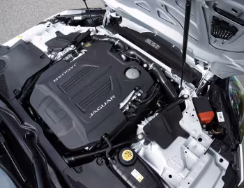 Bajo el capó 2016–17 Jaguar F-Type R Coupé AWD [North America] '2015–17