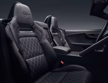 Interior Jaguar F-Type SVR Convertible [Worldwide] '2017–20