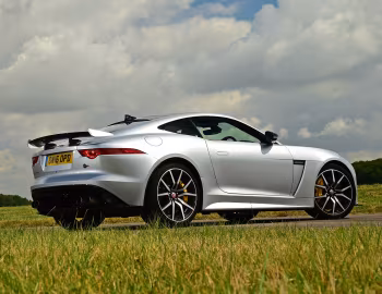 Jaguar F-Type SVR Coupé [UK-spec] '2016–17
