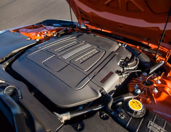 Bajo el capó 2014–17 Jaguar F-Type V8 S Convertible [North America] '2013–17