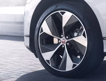 Jaguar I-Pace EV400 AWD HSE Black Pack [Worldwide] '2020–24