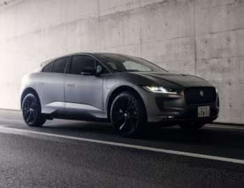 Jaguar I-Pace EV400 AWD R-Dynamic [Japan] '2023–24
