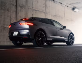 Jaguar I-Pace EV400 AWD R-Dynamic [Japan] '2023–24