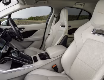 Interior Jaguar I-Pace EV400 AWD SE [UK-spec] '2020–24