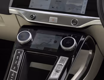 Interior Jaguar I-Pace EV400 AWD SE [UK-spec] '2020–24