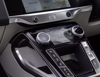 Interior Jaguar I-Pace EV400 AWD SE [UK-spec] '2020–24