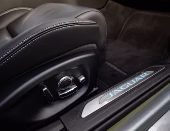 Interior Jaguar XE P250 SE R-Dynamic [Worldwide] '2019–pr.