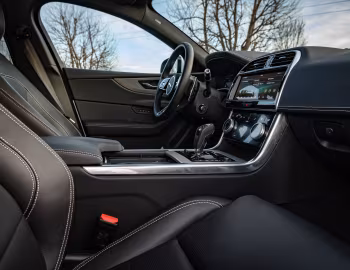 Interior Jaguar XE P250 SE R-Dynamic [Worldwide] '2019–pr.