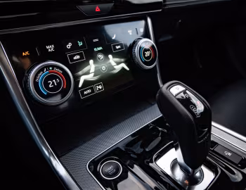 Interior Jaguar XE P250 SE R-Dynamic [Worldwide] '2019–pr.