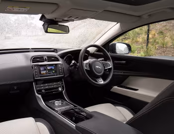 Interior Jaguar XE 25t R-Sport [Australia] '2015–19