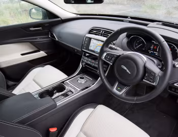 Interior Jaguar XE 25t R-Sport [Australia] '2015–19