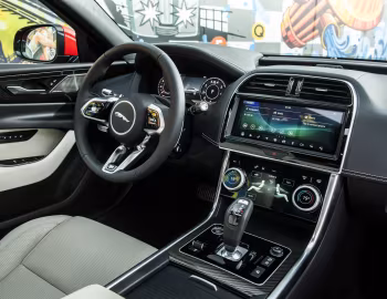 Panel frontal 2020 Jaguar XE P300 R-Dynamic [North America] '2019–20