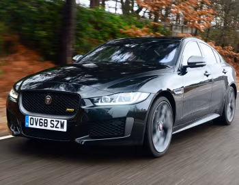 Jaguar XE 300 Sport [UK-spec] '2018–19