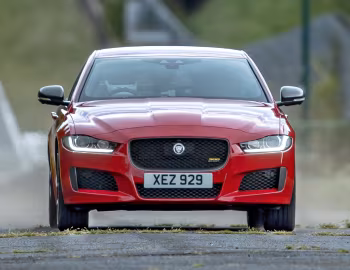 Jaguar XE 300 Sport [UK-spec] '2018–19