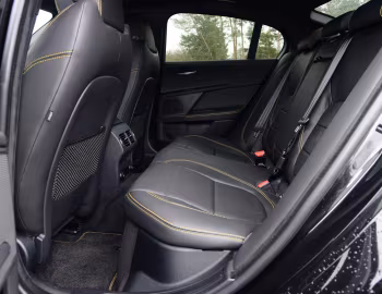 Interior Jaguar XE 300 Sport [UK-spec] '2018–19