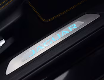 Interior Jaguar XE 300 Sport [UK-spec] '2018–19